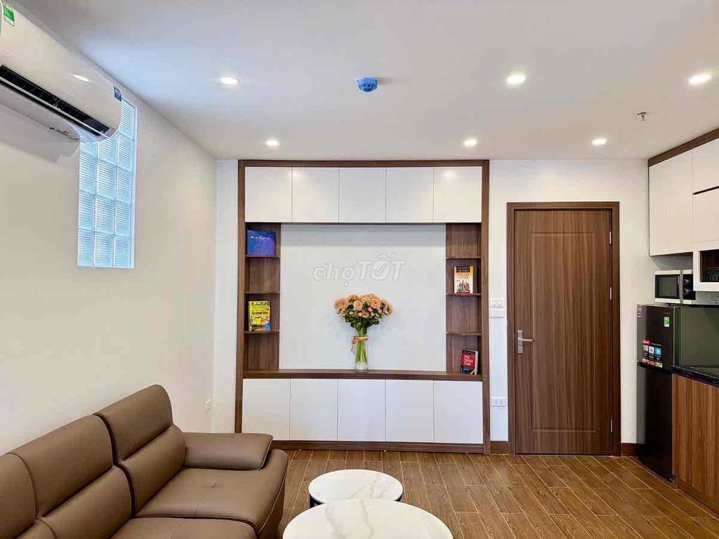 Rent the apartment. A balcony bedroom right here in the new church, District 3.