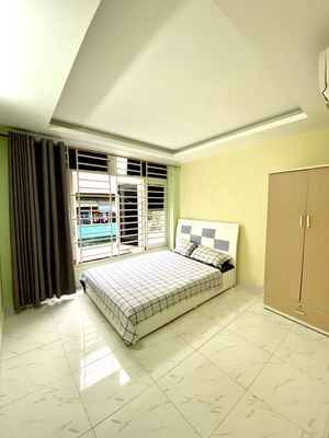 New room complete, interior ready, cool. At the market, Mrs. Cl understand.