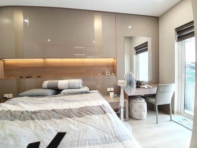 Hot The Botanica Super. Two bedrooms. Two toilets with 18 million near the CV.