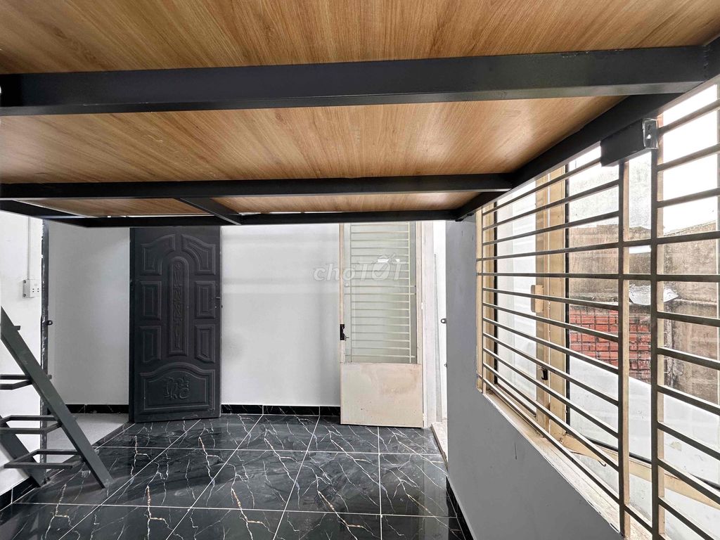New room, 3-3-5, Dương Quảng Hàm.