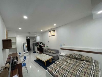 High-end apartment next to the Royal Park.