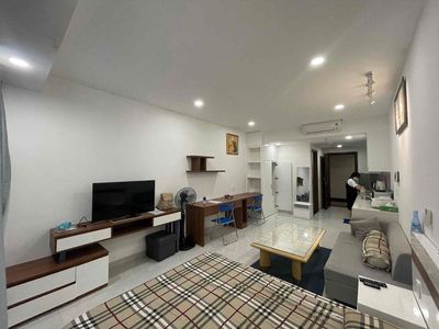 High-end apartment next to the Royal Park.