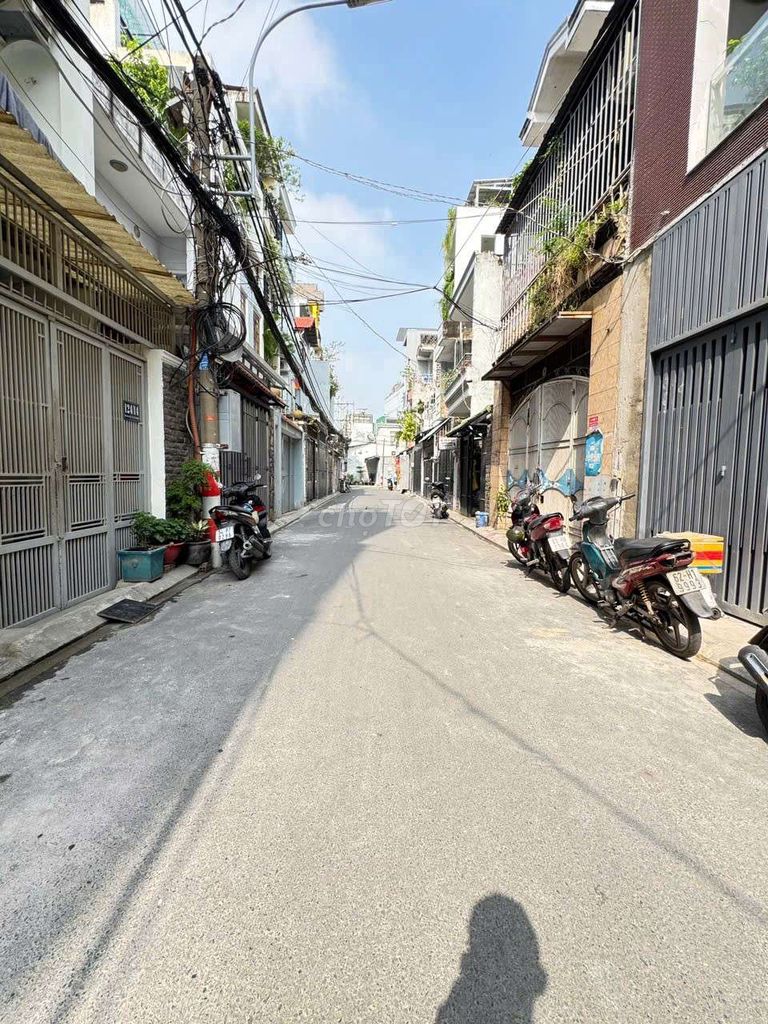 Rent small large apartments in Tân Bình and $120,000.