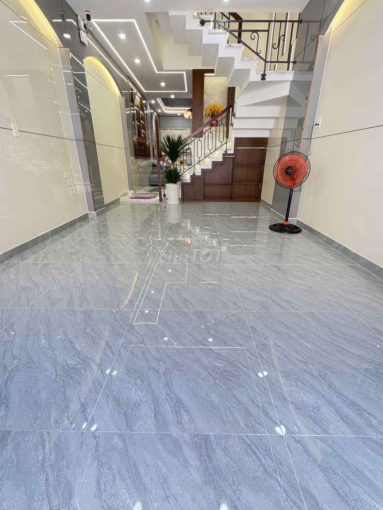 Rent small large apartments in Tân Bình and $120,000.