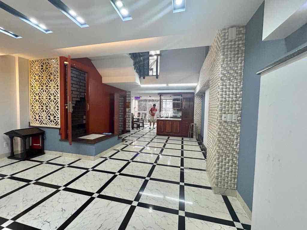 The mtkd-full interior cost 40 million vaults on the sixth floor.