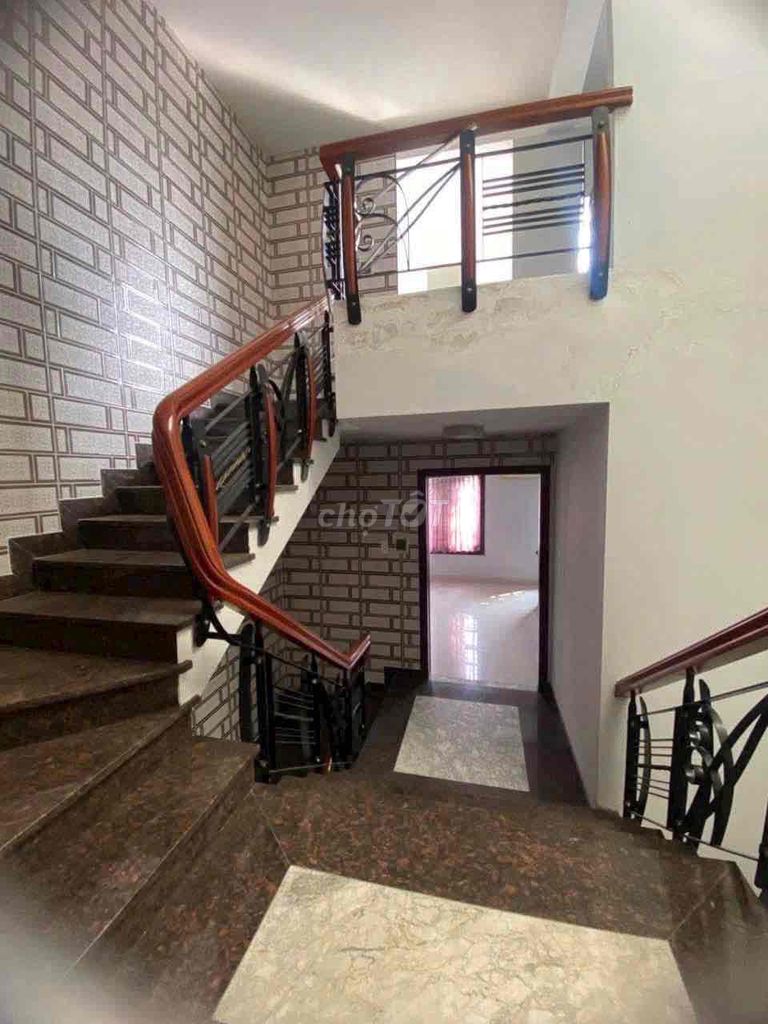 The mtkd-full interior cost 40 million vaults on the sixth floor.