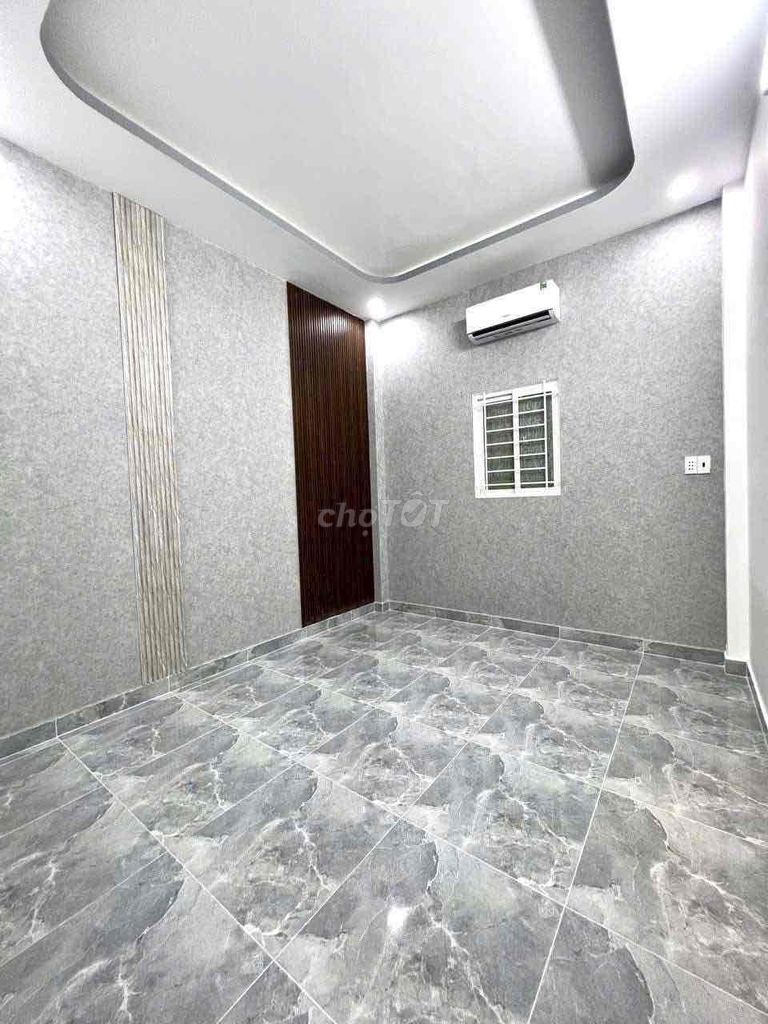 7 million two bedrooms. Two nice clean toilets.