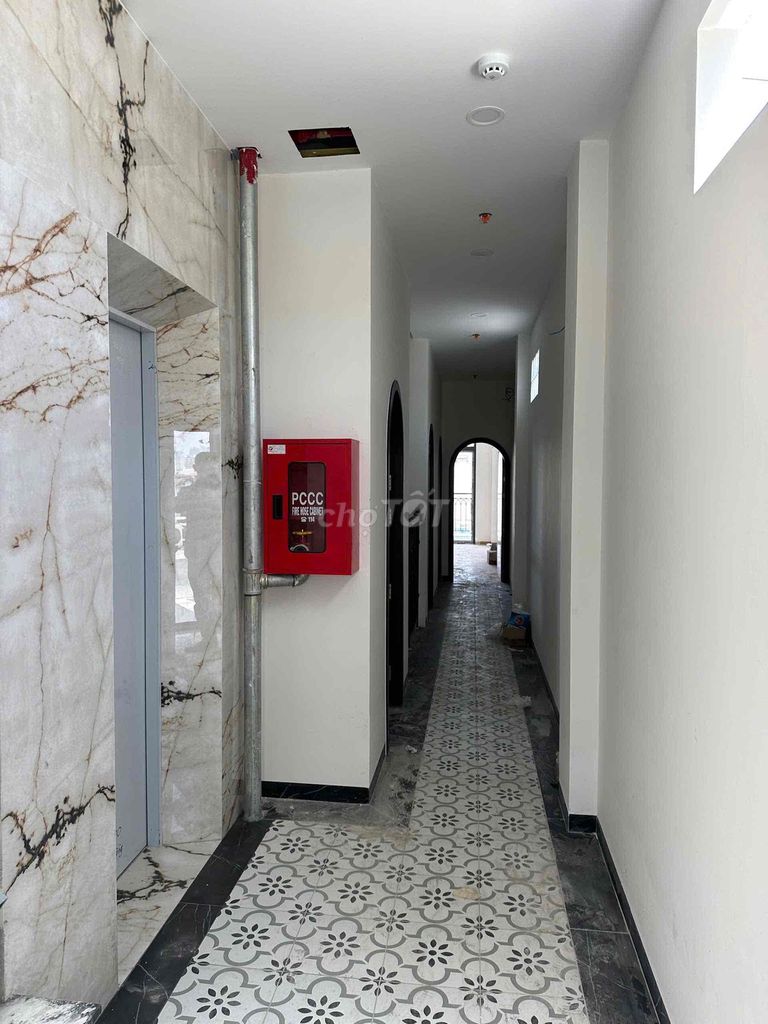 It's the owner who rented the 7 21-streak district carhouse. 1 mb. 1 sgb. In interior of 108 million 23th King's toilet.