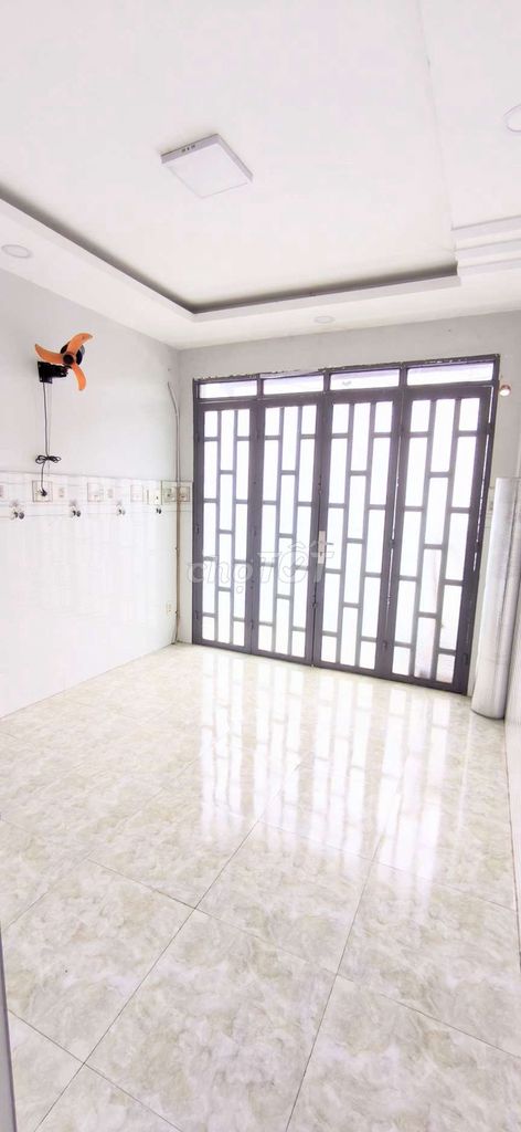 To rent the original house Address: 402/15 P.Hậu Giang. You're a natural.