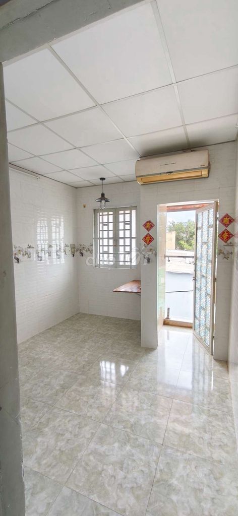To rent the original house Address: 402/15 P.Hậu Giang. You're a natural.