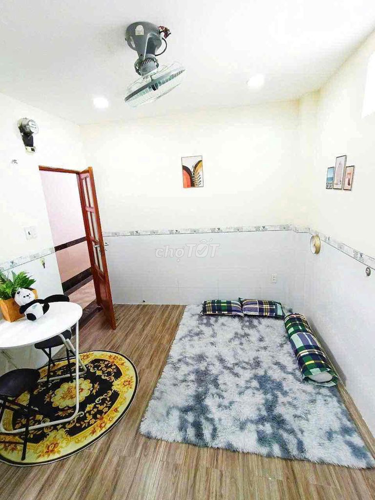 It's the owner who's renting 1 2 Trung Mỹ Tây 32 p.g. interiors that cost 80 million 33 King's toilets.