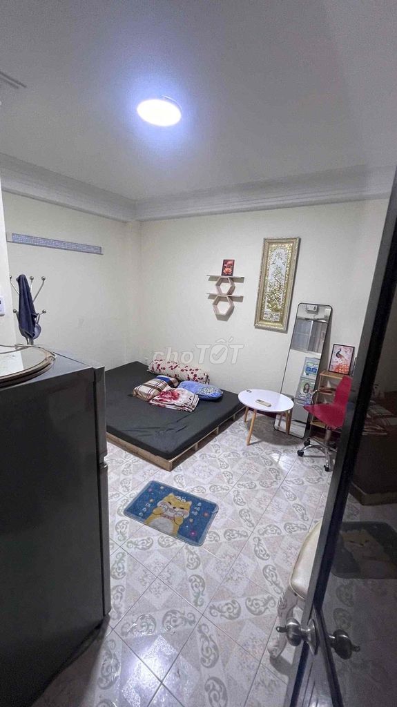 It's the owner who's renting 1 2 Trung Mỹ Tây 32 p.g. interiors that cost 80 million 33 King's toilets.