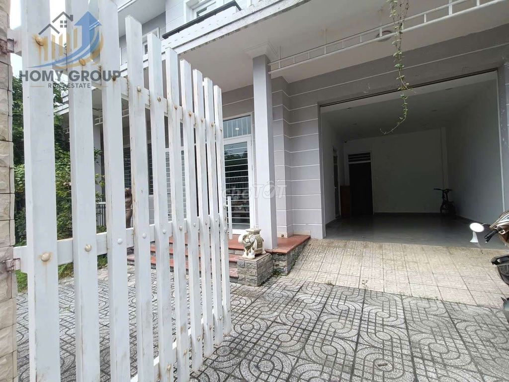 The villa in the garden, which is 17 M- behind the Verdal, the river side.