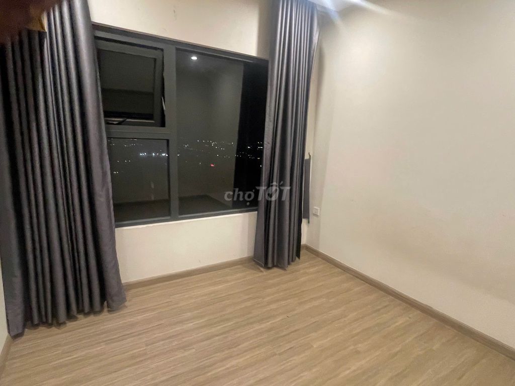 Rent the two bedrooms plus S202 - full wooden furniture