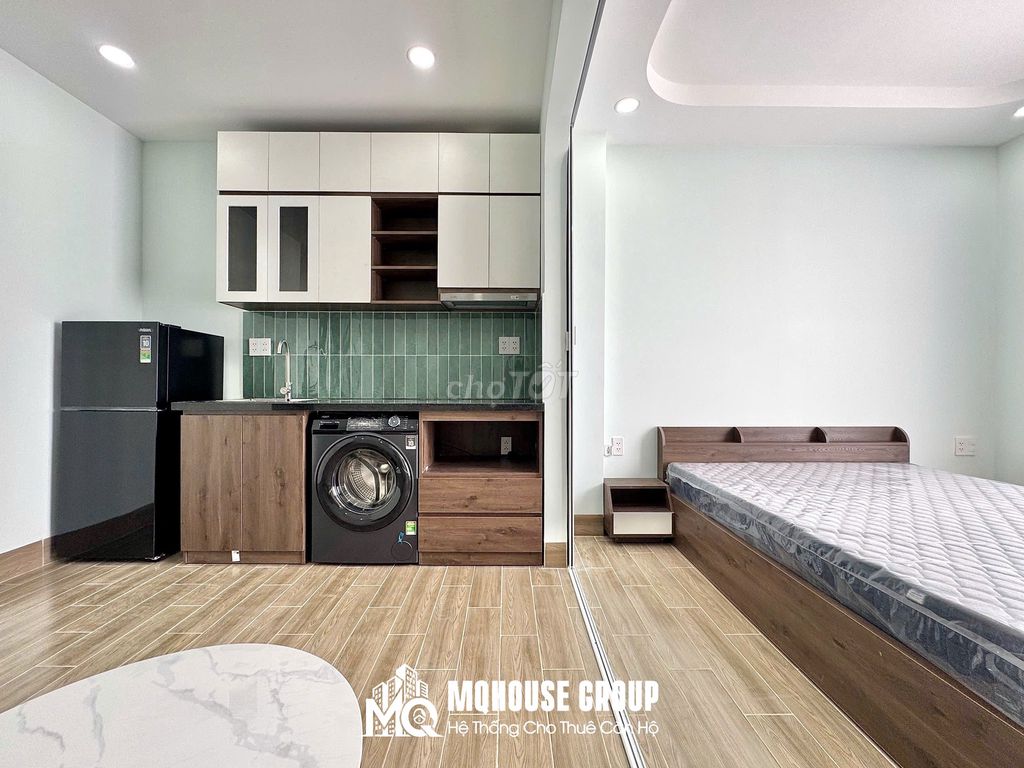 The apartment is 40 meters wide. It's 100 percent new.