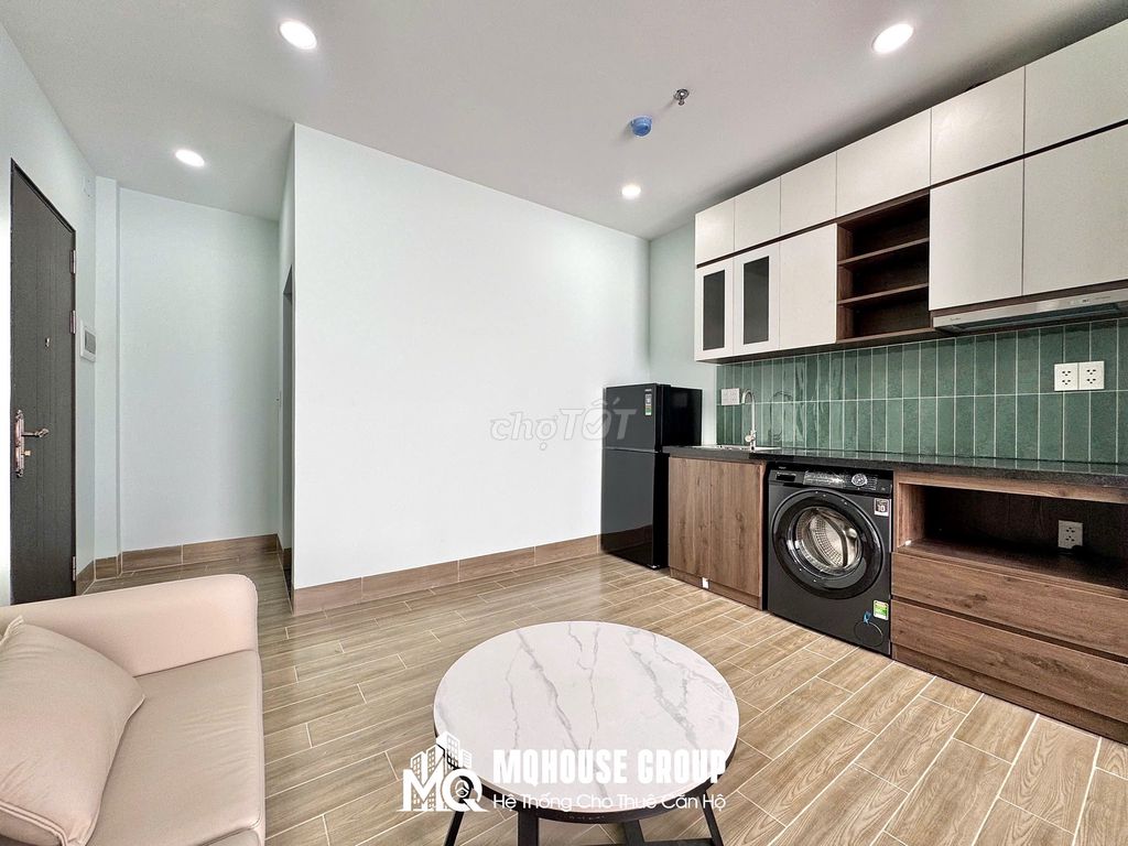 The apartment is 40 meters wide. It's 100 percent new.