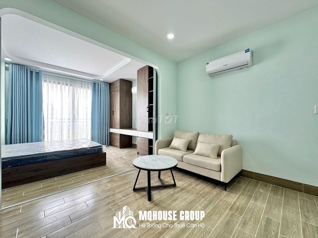 The apartment is 40 meters wide. It's 100 percent new.
