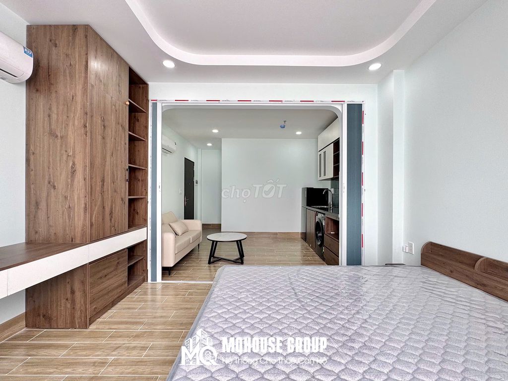 The apartment is 40 meters wide. It's 100 percent new.