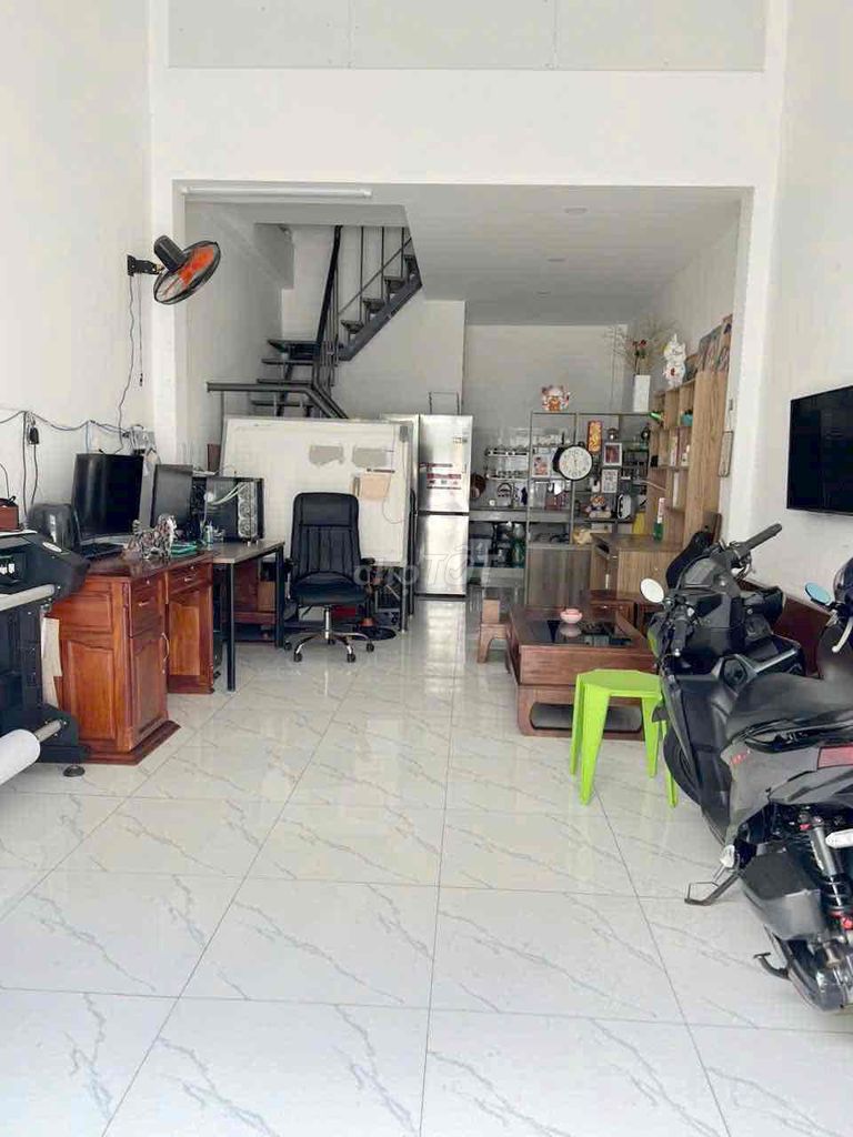 Renting an alley 8 MTân Kỳ Tân Quý, 4 x 11, with a float, a two-room bathroom, an empty house.