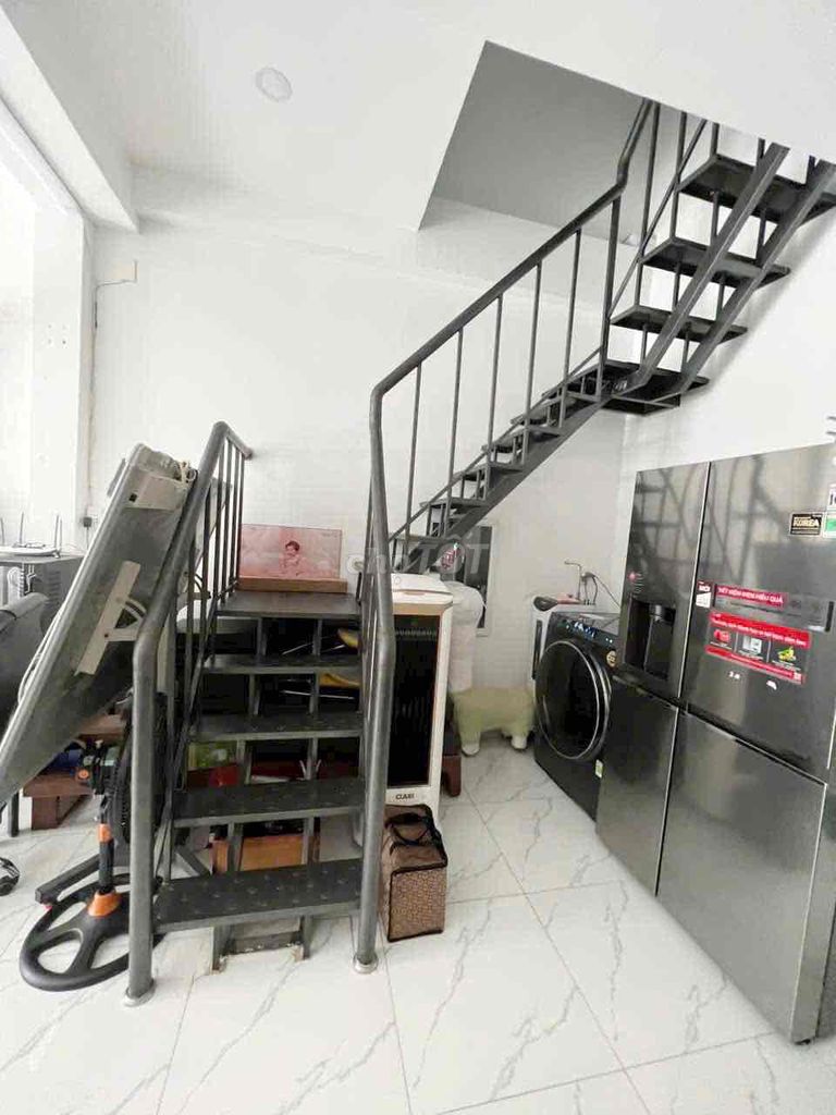Renting an alley 8 MTân Kỳ Tân Quý, 4 x 11, with a float, a two-room bathroom, an empty house.