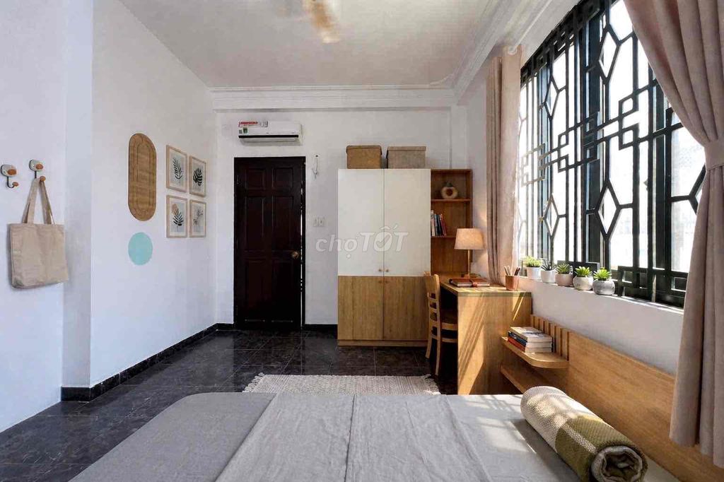 Large-full interior window cheap room, Trường Chinh-Tân Bình
