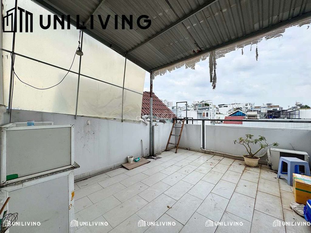 The Nguyễn Văn Đậu balcony to split up the htech, to enrich