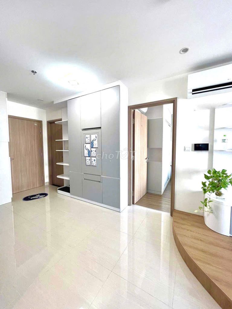 Rent a two-room Vinhomes Grand Park-S606 high-end furniture.