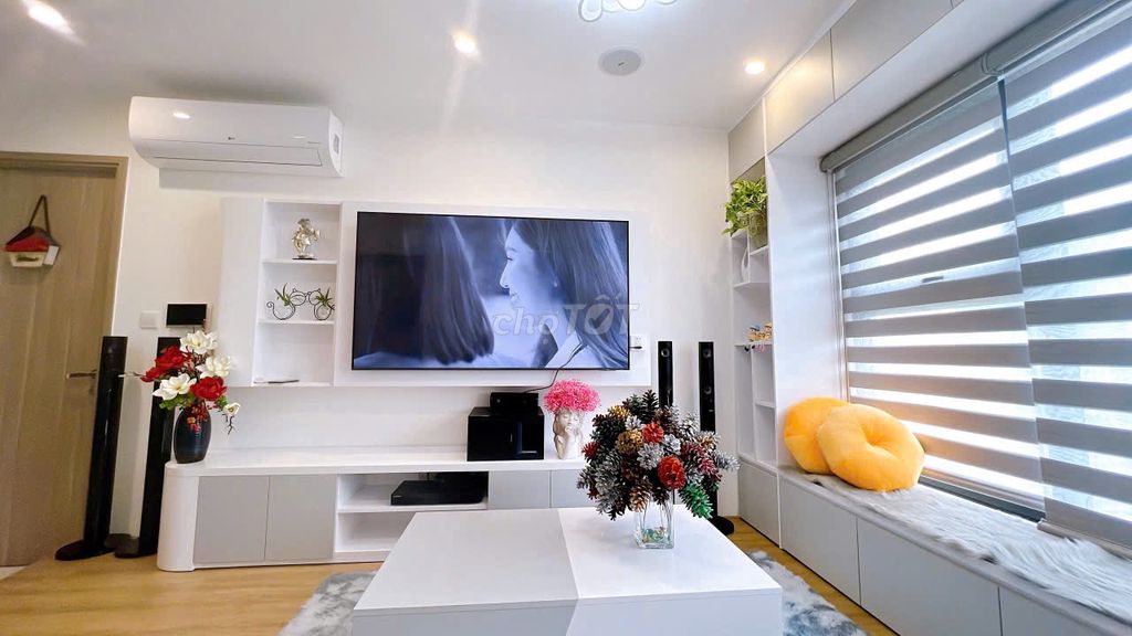 Rent a two-room Vinhomes Grand Park-S606 high-end furniture.