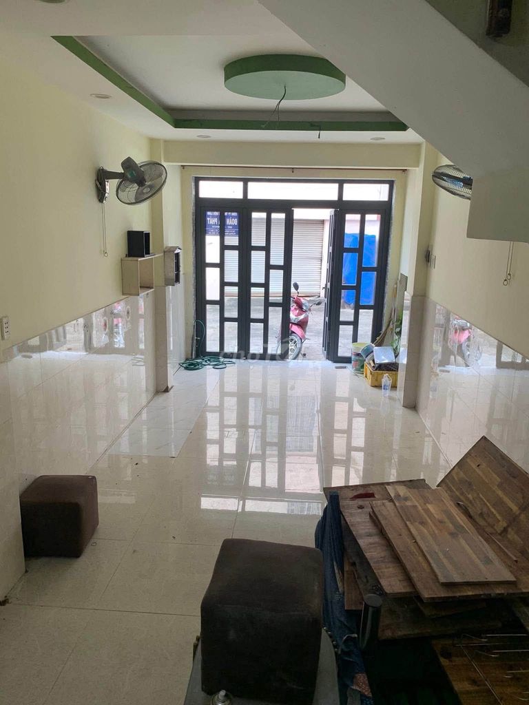 Hire Yersin-Khiang Alley