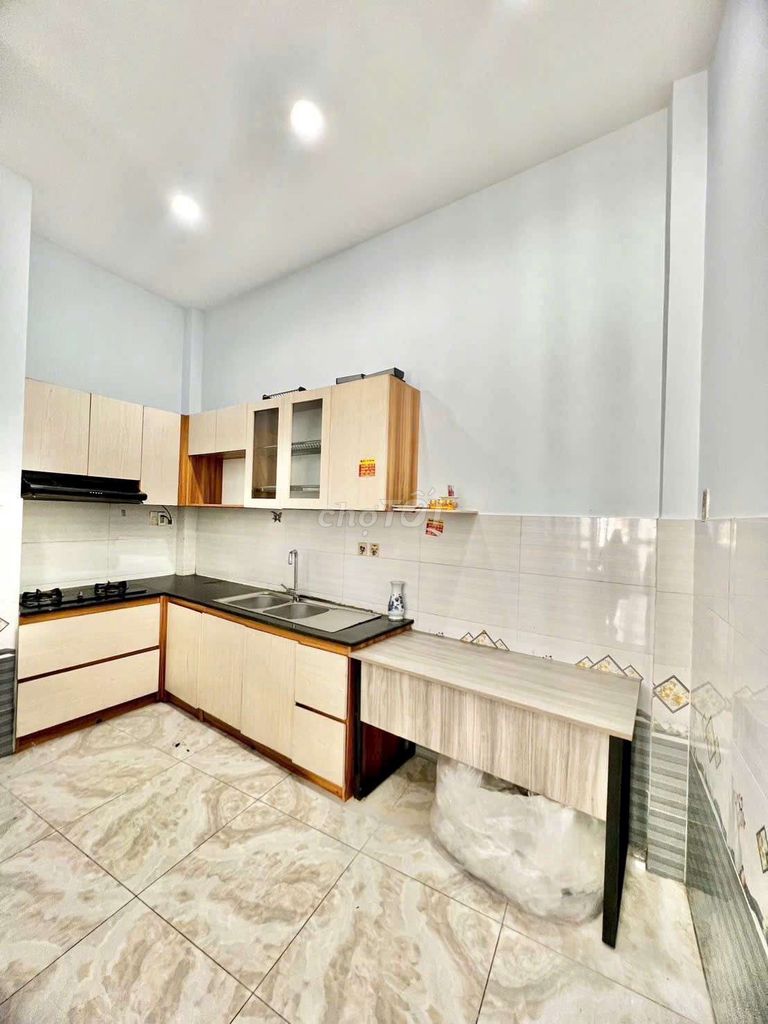 Rent Chiến Lược, Bình Tân, 3 bedrooms, interiors.