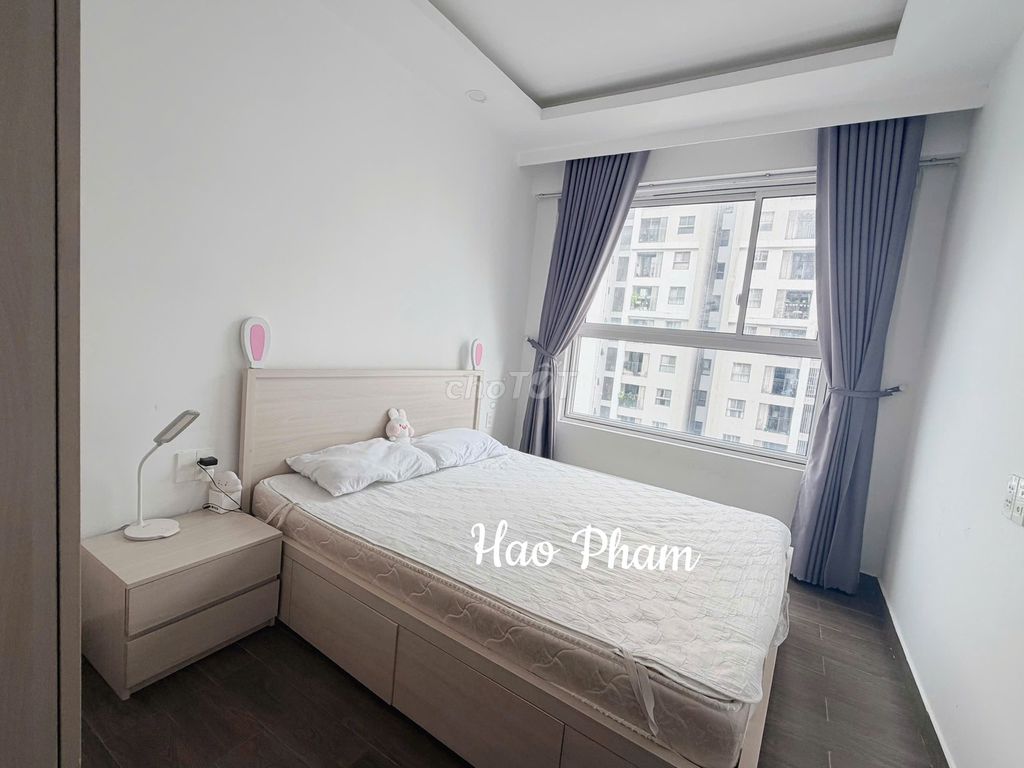 Find a woman to rent a room in Sunrise Riverside apartment.