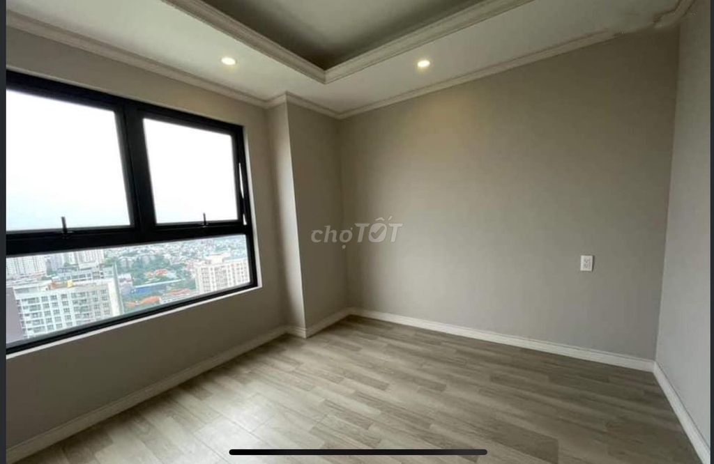 Find the girl. Meet the apartment. Two bedrooms. Two toilets in District 2.