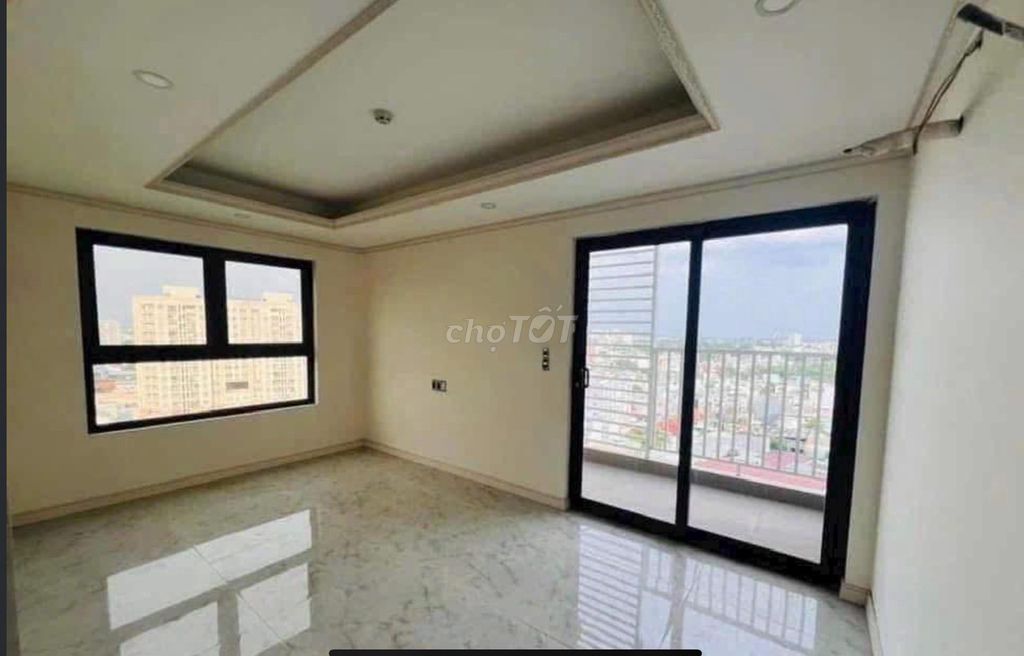 Find the girl. Meet the apartment. Two bedrooms. Two toilets in District 2.
