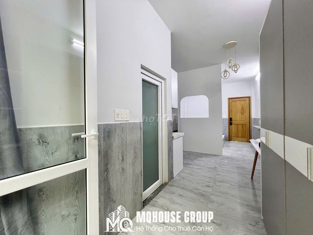 A mini apartment. A good garden bedroom. A broad kitchen near the house-at-the-air.