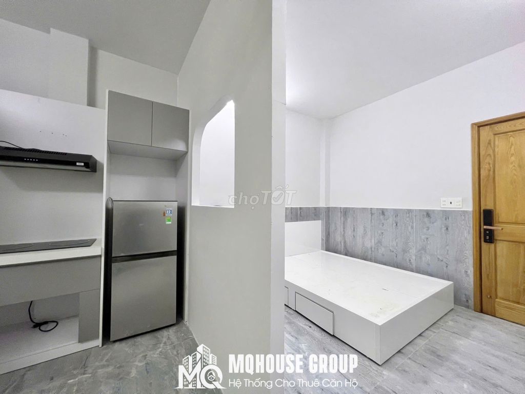 A mini apartment. A good garden bedroom. A broad kitchen near the house-at-the-air.