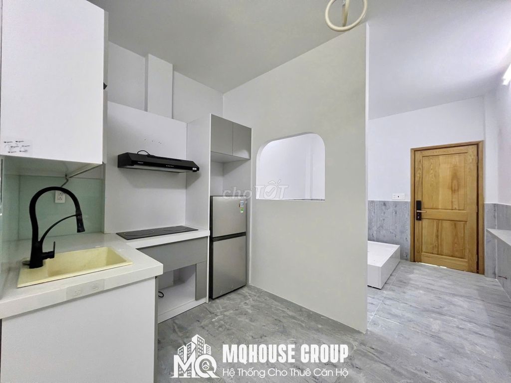 A mini apartment. A good garden bedroom. A broad kitchen near the house-at-the-air.
