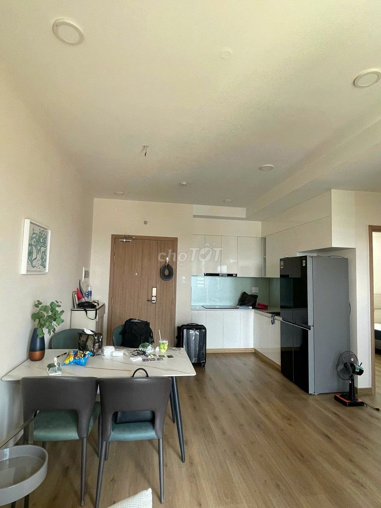 Rent Viva Plaza District 7. One bedroom plus, one bathroom, full furniture, right here.