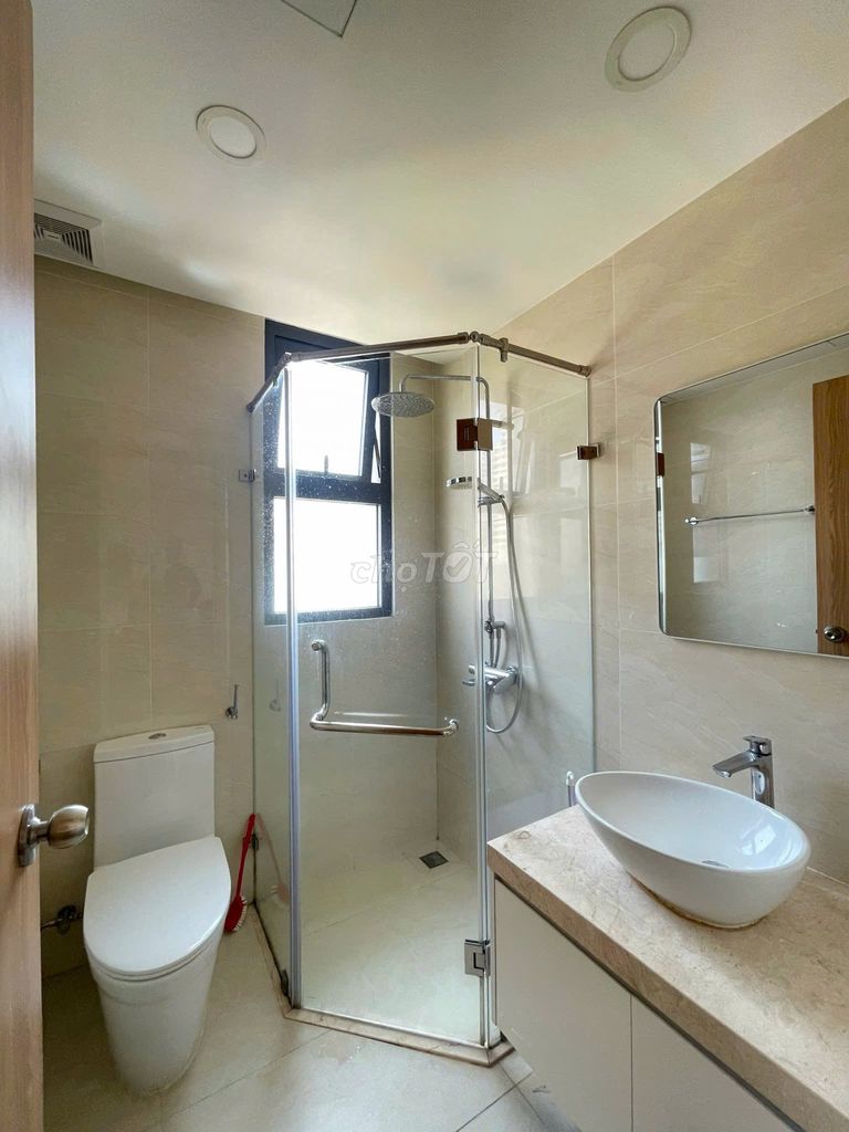 Rent Viva Plaza District 7. One bedroom plus, one bathroom, full furniture, right here.
