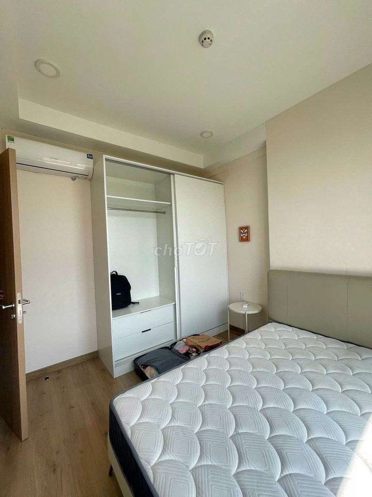 Rent Viva Plaza District 7. One bedroom plus, one bathroom, full furniture, right here.