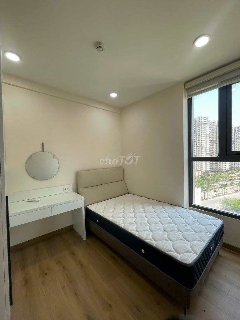 Rent Viva Plaza District 7. One bedroom plus, one bathroom, full furniture, right here.