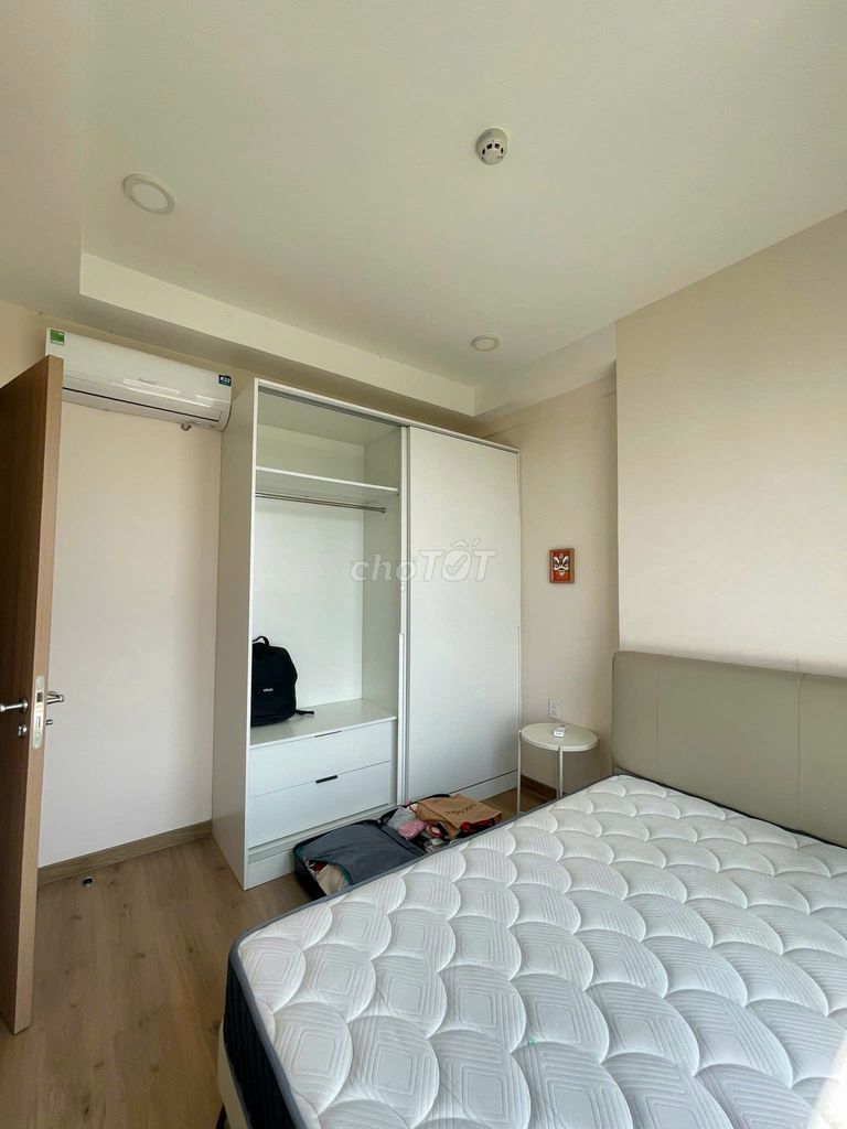 Rent Viva Plaza District 7. One bedroom plus, one bathroom, full furniture, right here.