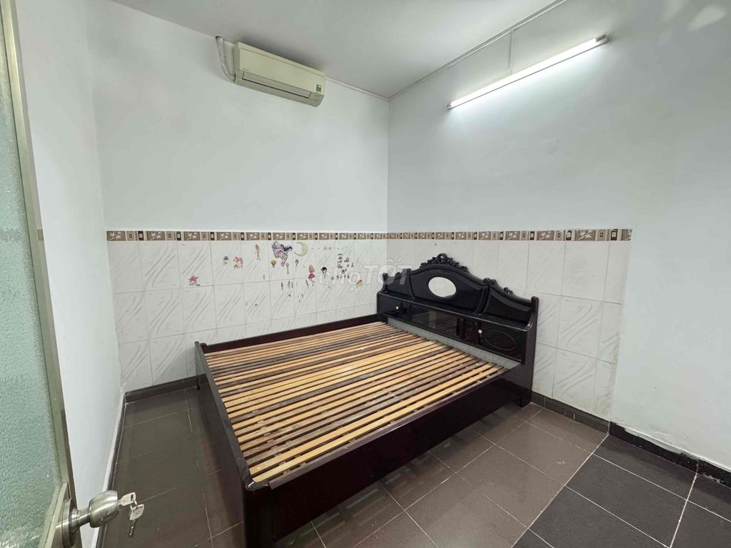 Rent the alley of the car 55/24/ Thành Mỹ, 070 8, Tân Bình District 10 and 11 million.