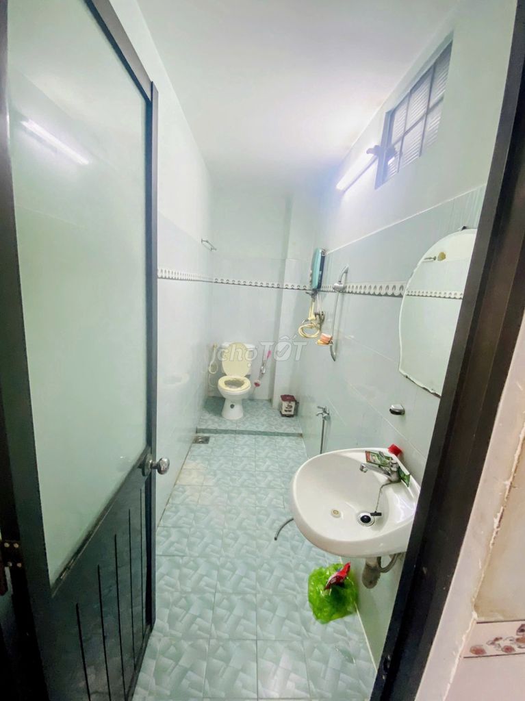 Rent An Dương Vương, 2 stories, 5 x 16 meters, just 5.8 million a month.