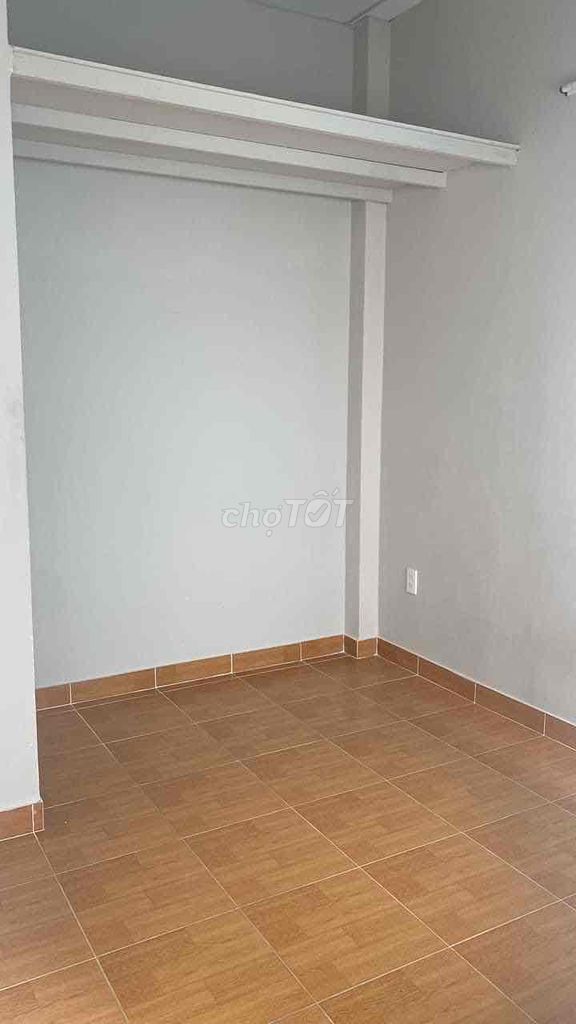 It's a private house for rent. Two bedrooms, two toilets for 6 million districts.