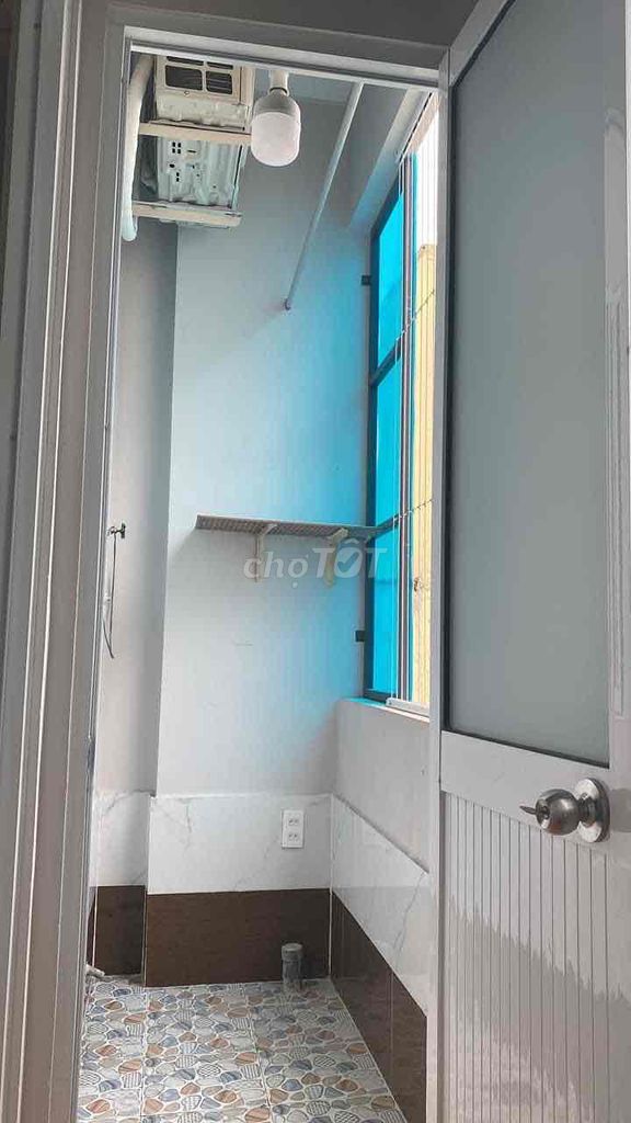 It's a private house for rent. Two bedrooms, two toilets for 6 million districts.