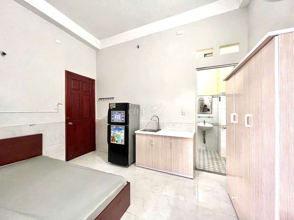 A low-priced hotel room full of furniture right Nguyễn Ảnh Thủ, signout, cvpm