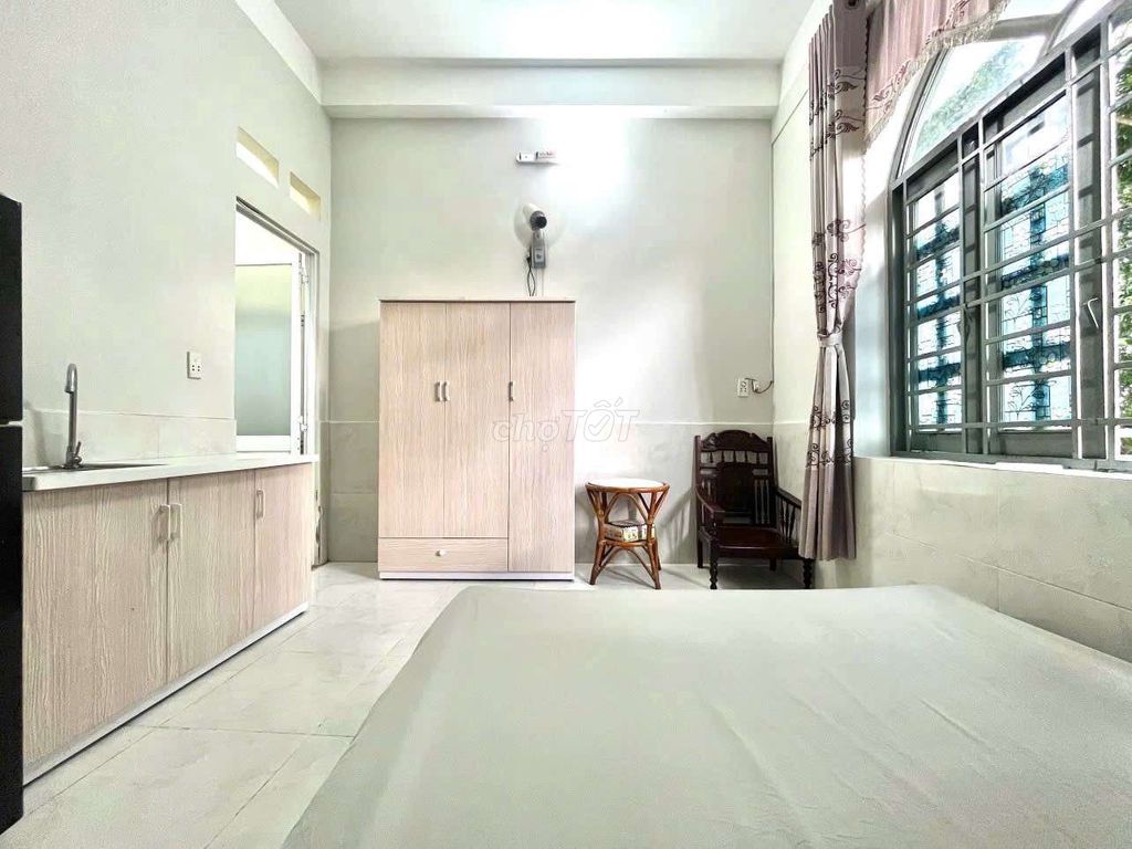 A low-priced hotel room full of furniture right Nguyễn Ảnh Thủ, signout, cvpm