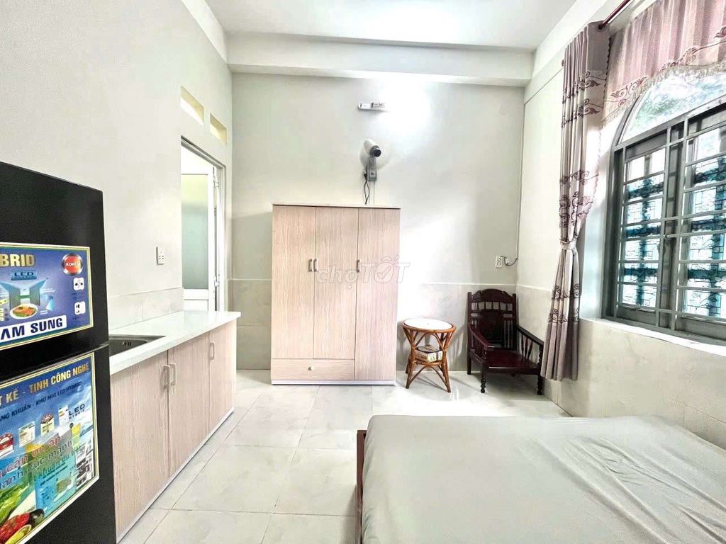 A low-priced hotel room full of furniture right Nguyễn Ảnh Thủ, signout, cvpm