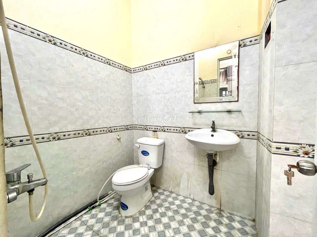 A low-priced hotel room full of furniture right Nguyễn Ảnh Thủ, signout, cvpm