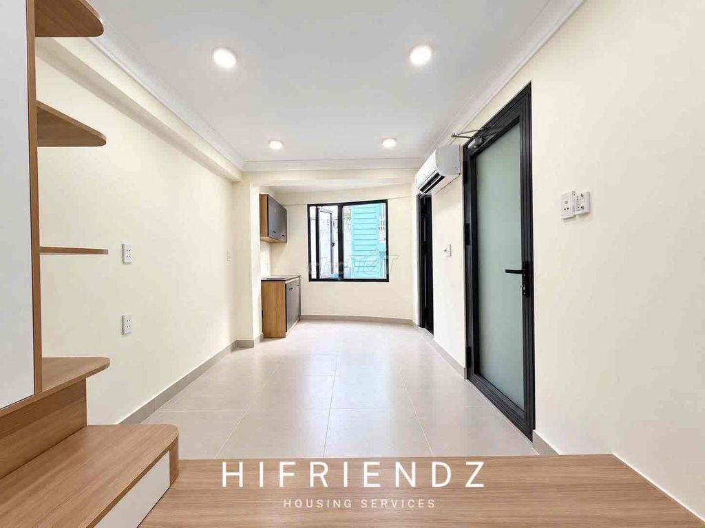 The new building room is 100% new, right here intown Cộng Hoà.